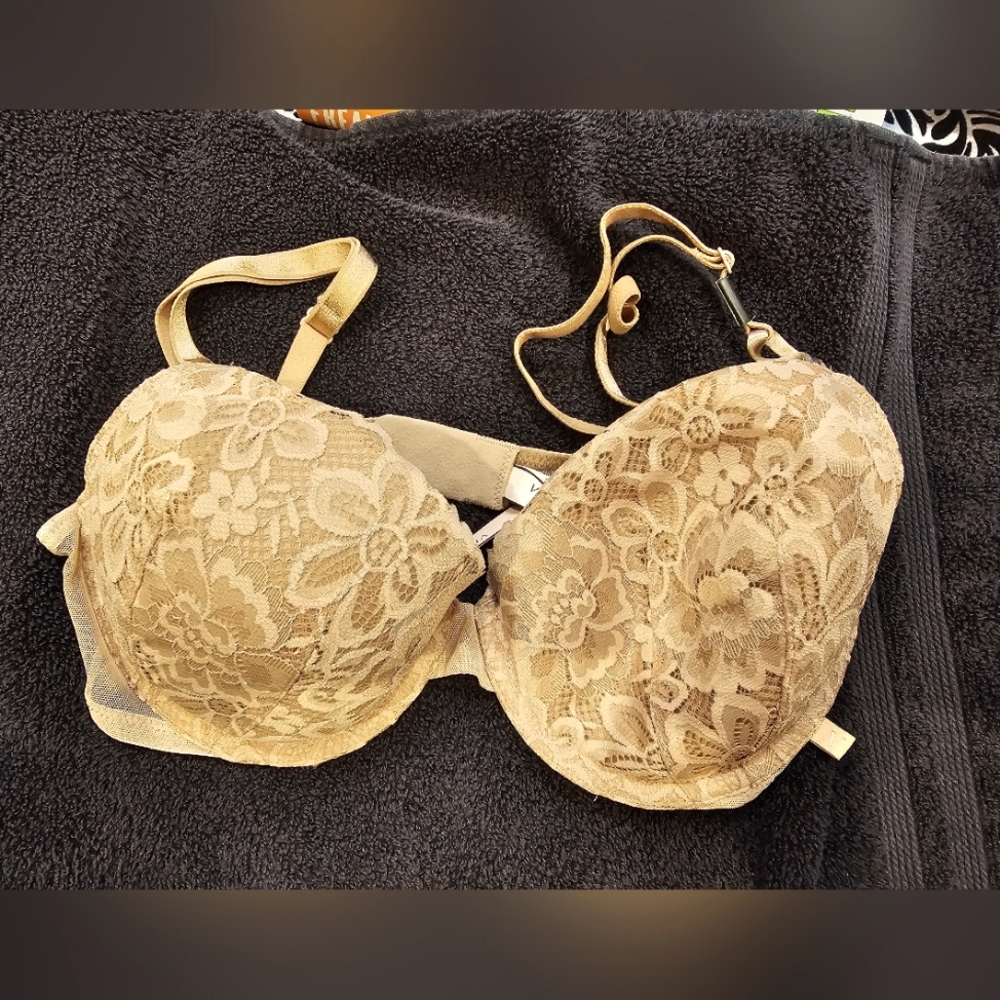 VICTORIA'S SECRET BEIGE LACE WIRE PUSH UP BRA SZ 36C NEW WITH TAGS